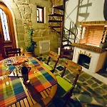 Villa Patitiri Traditional House With Hot Tub