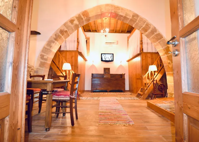 Patitiri Traditional House With Hot Tub *